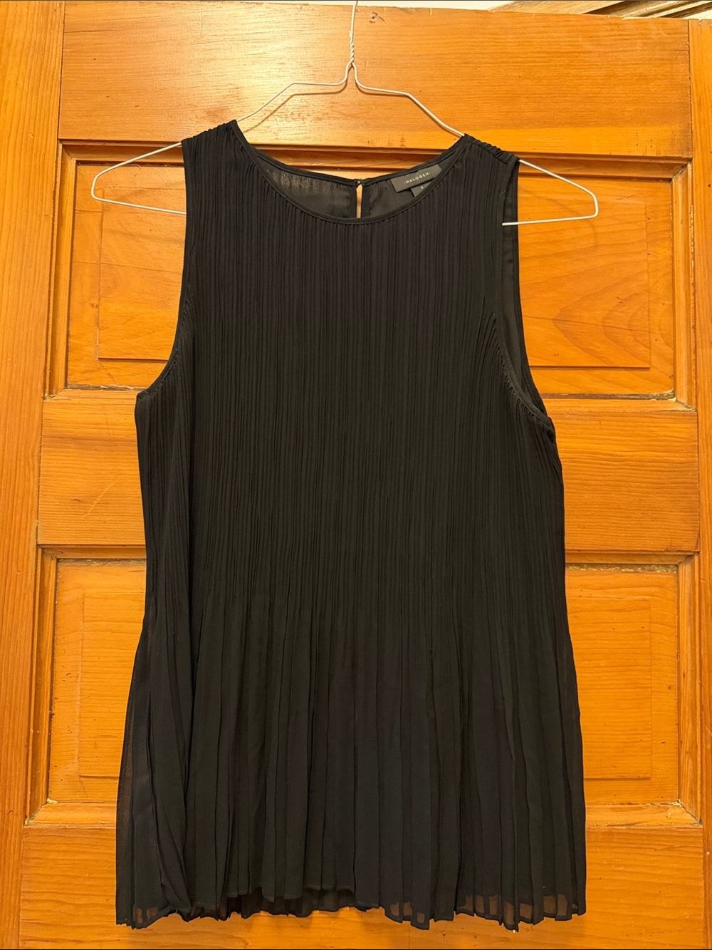 Halogen Black Pleated Sleeveless Top